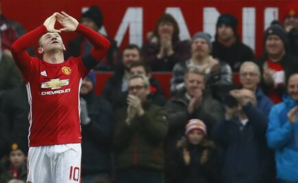 Rooney iguala récord de Charlton en el United