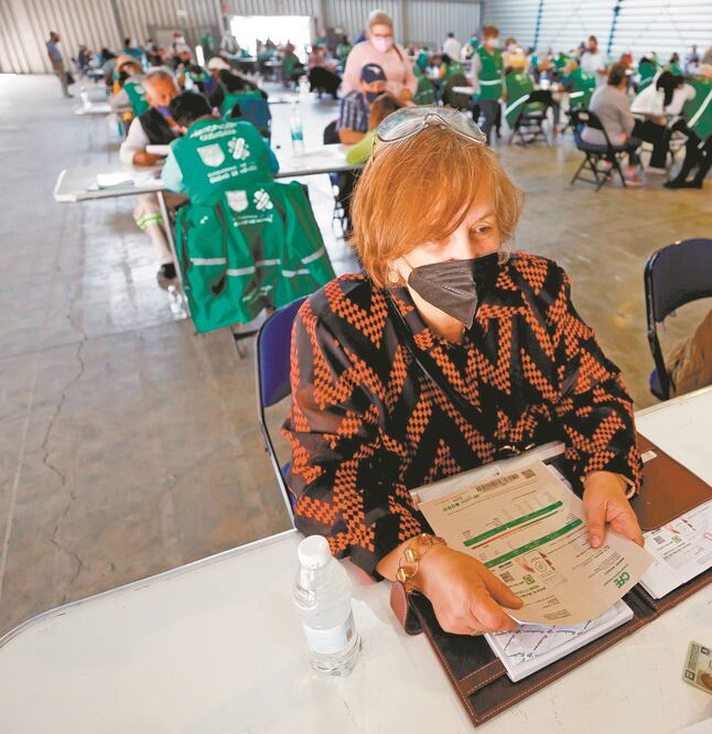 En el Palacio de los Deportes se vacuna contra el Covid. Foto: EFE