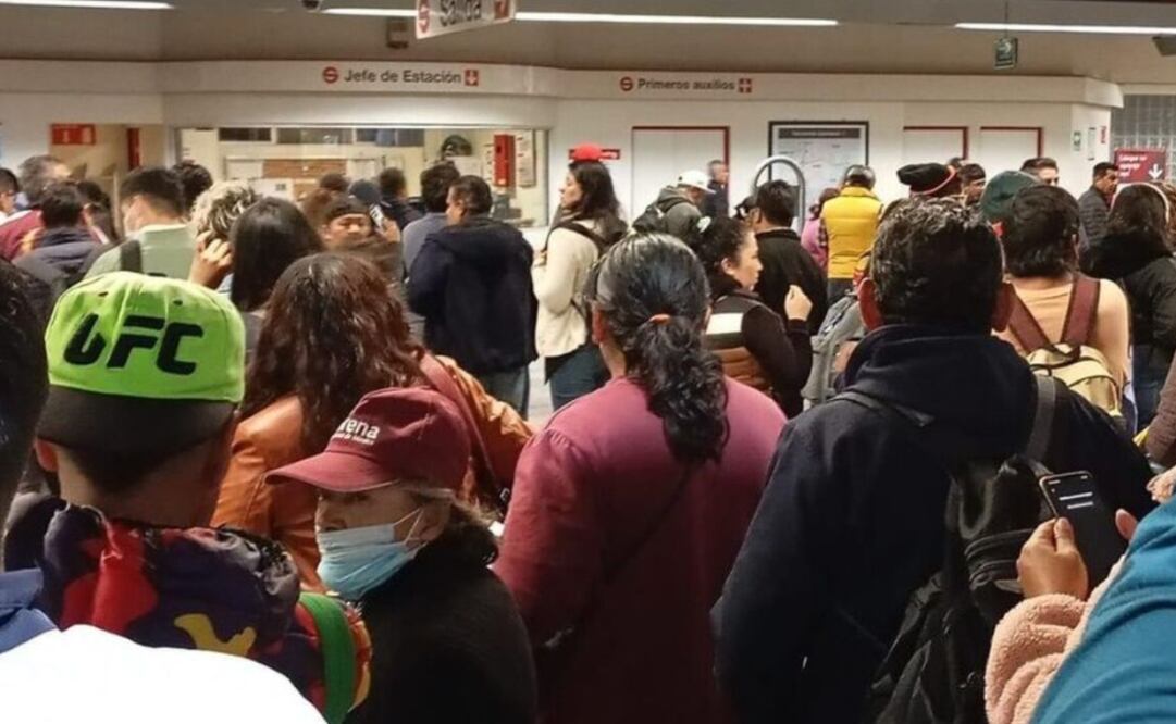 ¡Atrapados en Cuautitlán! Miles esperan el Suburbano por cierre vial de la México- Querétaro. Foto Especial