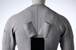 Los astronautas de la NASA del programa Artemis vestirán ropa de Prada