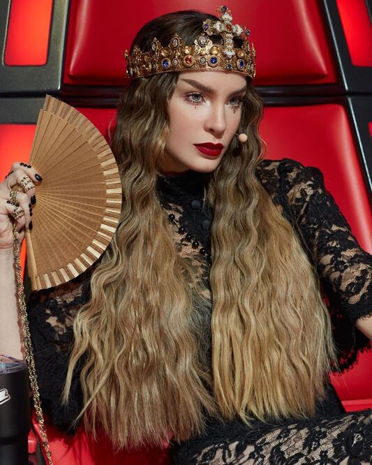 Belinda presumió su escote. Foto Instagram @BelindaPop