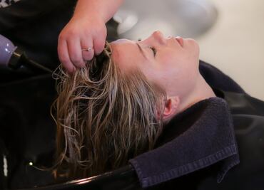 Errores que cometes al lavar tu pelo y no lo sabías