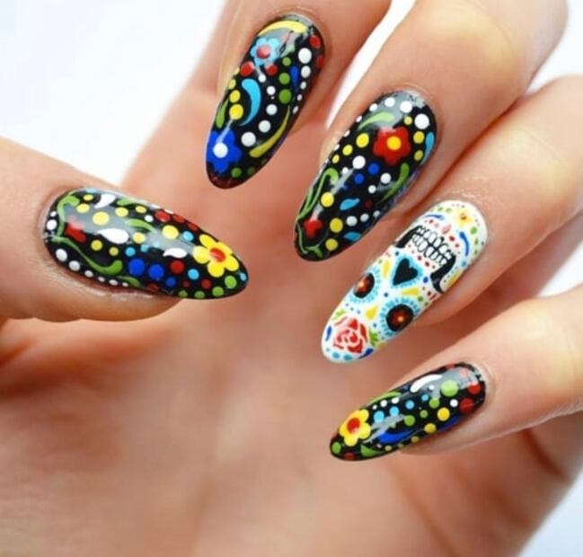 Diseños de uñas ideales para Día de Muertos