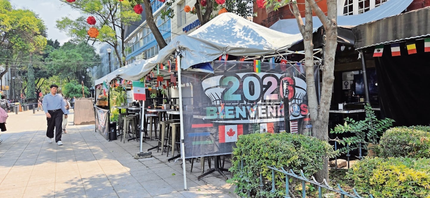 Restaurantes han colocado lonas con promociones de bebidas y alimentos, así como decoraciones alusivas al Mundial. Foto: Frida Sánchez / EL UNIVERSAL