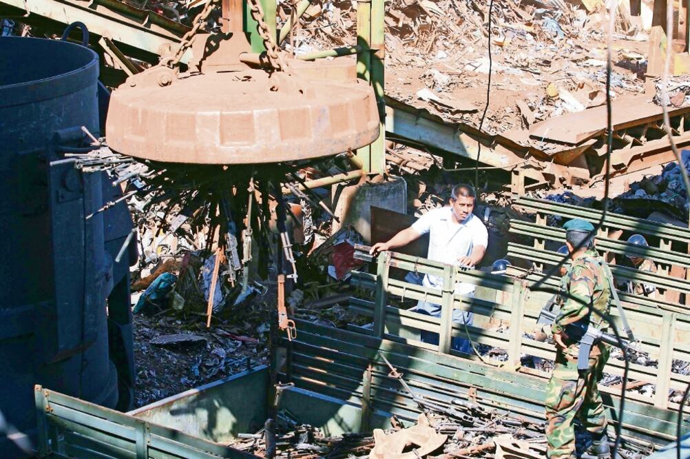 ´El Ministerio de Defensa salvadoreño realiza destrucciones de armas en la hacienda El Ángel, jurisdicción de Tapalhuaca, departamento de La Paz (LA PRENSA GRÁFICA/GDA)