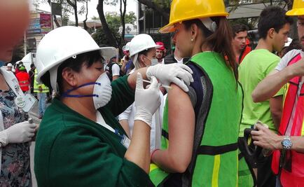 Aplican vacuna contra tétanos a voluntarios en Parque España