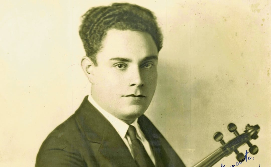 Silvestre Revueltas en una foto del archivo de EL UNIVERSAL dedicada a su esposa. Foto: Archivo | El Universal