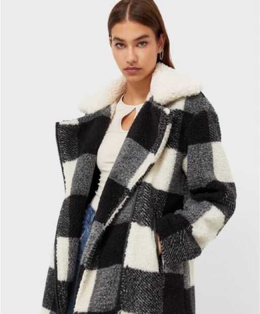 Arma un look otoñal con abrigos y gabardinas que te harán ver más estilizada