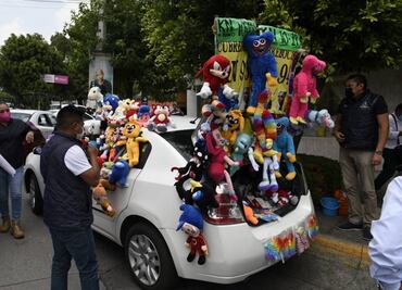 Retiran puestos ambulantes que obstruían la banqueta en Satélite