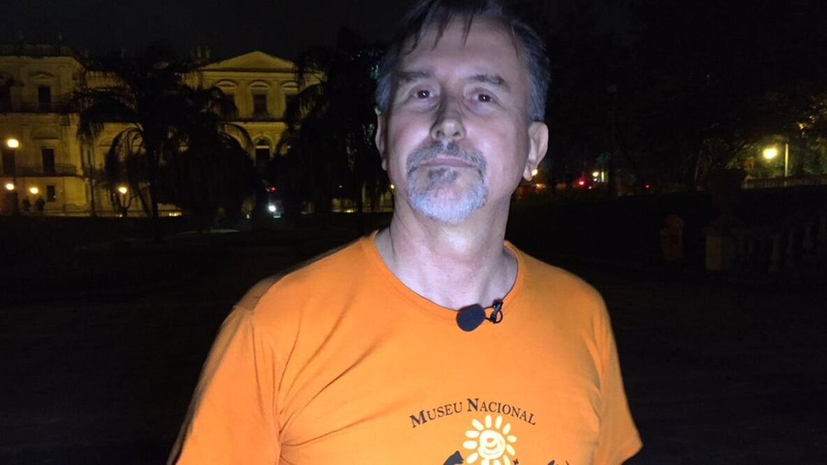 Museo Nacional de Brasil en Río de Janeiro: los investigadores que entraron en pleno incendio para rescatar artefactos "insustituibles"