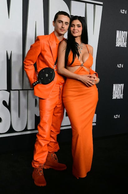 Timothéé Chalamet y Kylie Jenner en la premiere de "Marty Supreme", en Los Ángeles.
Foto: AFP