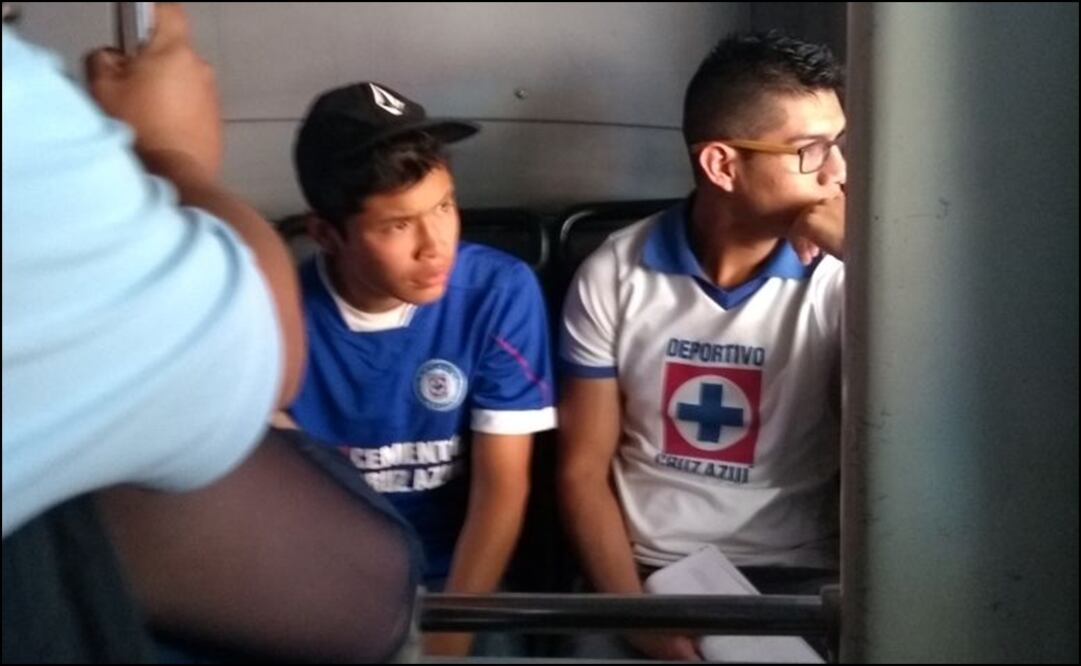 Edgar Luna/ EL UNIVERSAL. Afición cementera rumbo al Azul.
