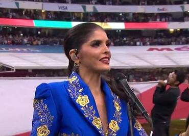 Ana Bárbara se equivoca en el Himno de México en el Chiefs vs Chargers
