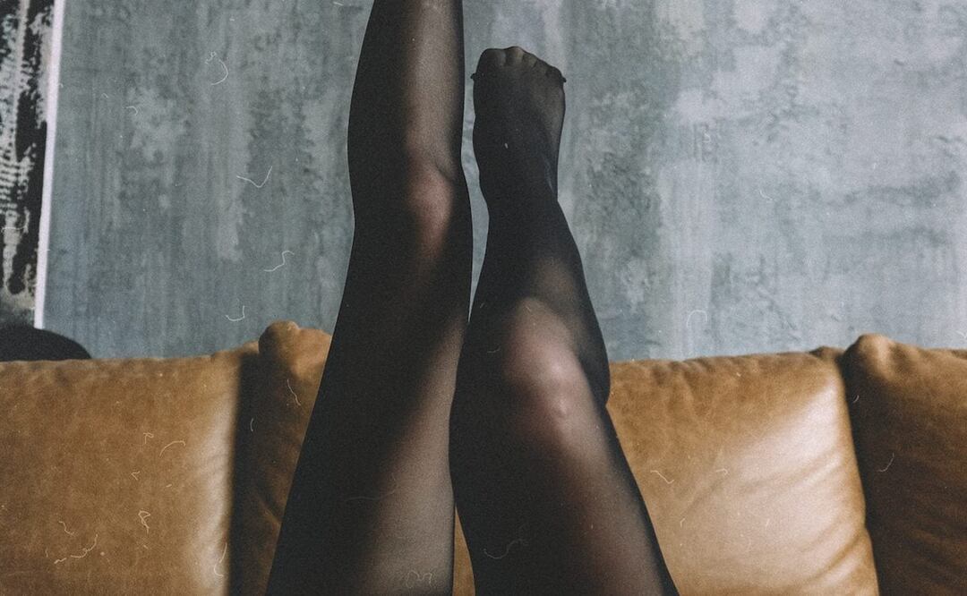 En otoño/invierno solemos usar más nuestras medias / Foto: Pexels