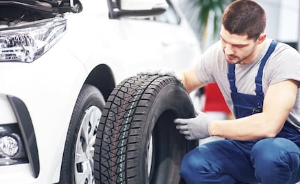 Esto pasa si le pones una llanta pirata a tu auto