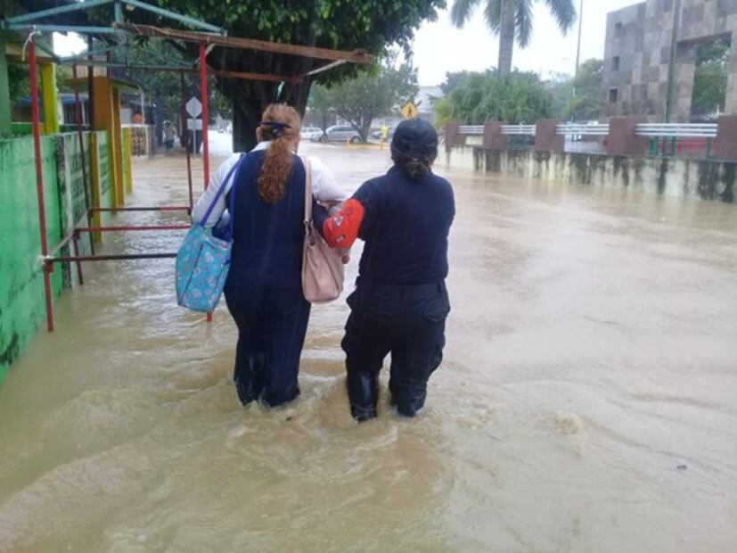 Reportan 2 mil viviendas afectadas por inundaciones en Veracruz