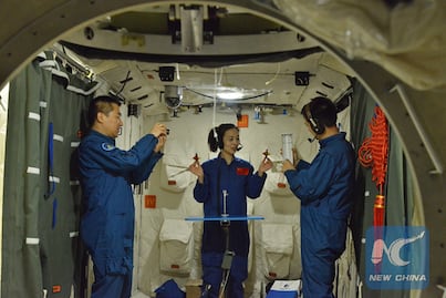 Astronautas chinos regresan a la Tierra tras casi 7 meses en el espacio; China intensifica su programa espacial