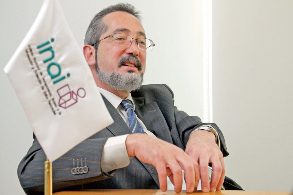 El comisionado del Inai, Óscar Guerra, dijo que la plataforma cuenta con las medidas de seguridad para proteger los datos (JUAN BOITES. EL UNIVERSAL)