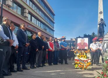 Dan último adiós a bombero asesinado durante incendio de vehículos en Celaya, Guanajuato