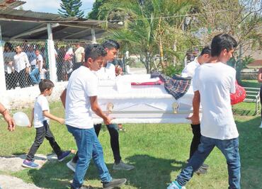 Entre llanto, dolor y coraje sepultan a la pequeña Jarid en Chiapas