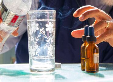 Aseguradoras advierten que no cubrirán consecuencias de ingerir dióxido de cloro