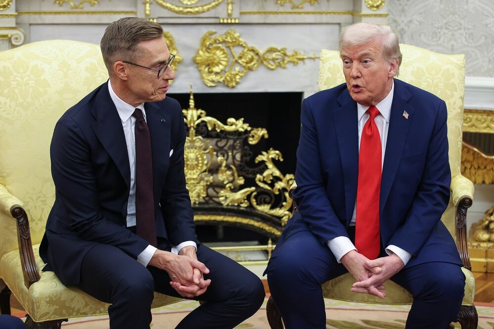 El presidente de Estados Unidos, Donald Trump, con su par finlandés, Alexander Stubb, en la Casa Blanca. FOTO: EFE