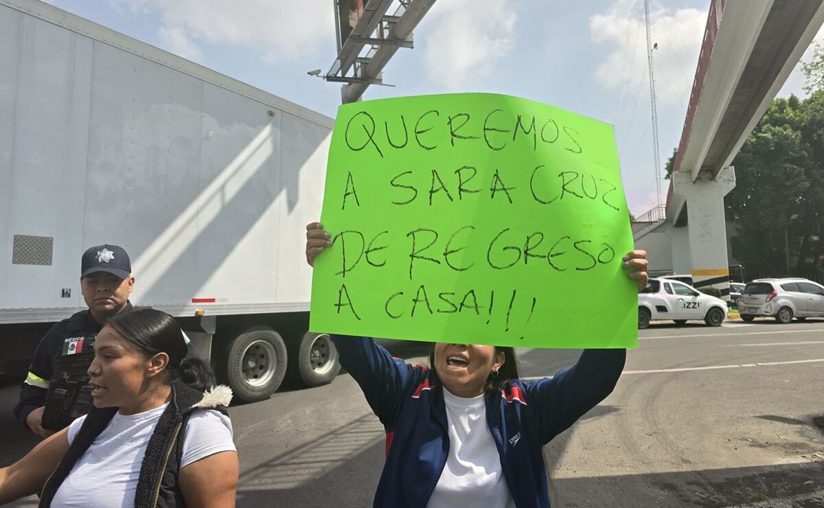Familiares de Sara Cruz bloquean avenidas en Edomex exigiendo su regreso tras su desaparición el 18 de julio. Foto: Especial