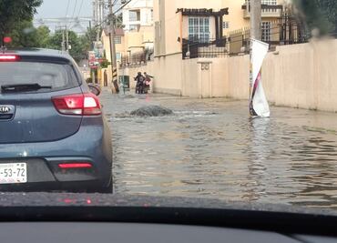 Fuerte lluvia con granizo ocasiona inundaciones en varios municipios del Edomex; hay intensa carga vial