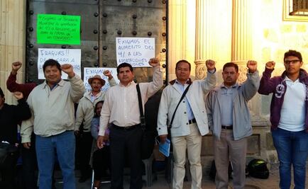 Trabajadores del gobierno de Oaxaca protestan por pensiones