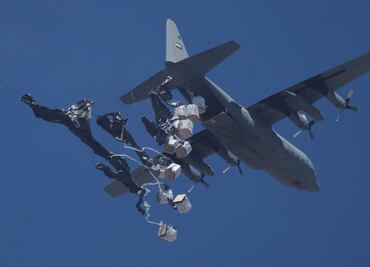 Francia lanzará desde el aire ayuda para la población de Gaza; agencias de la ONU llaman a "inundar" la Franja con suministros