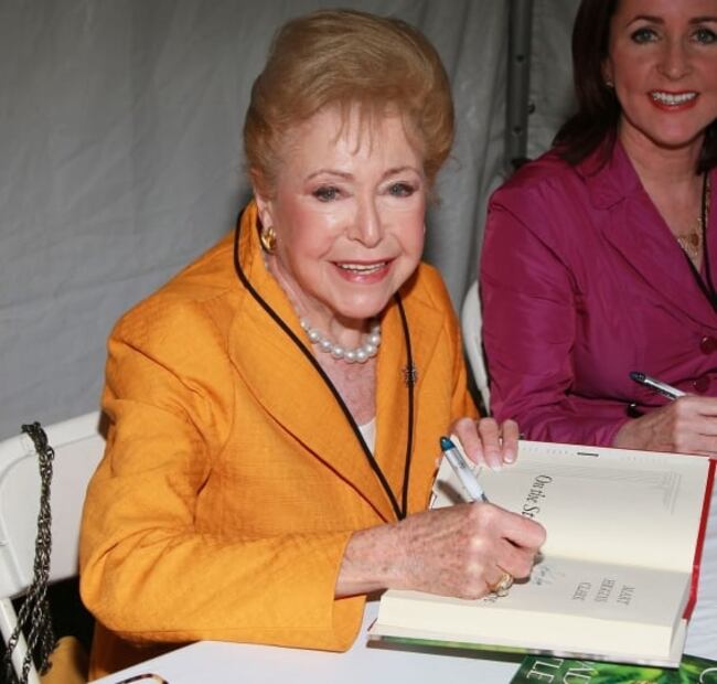 ¿Quién fue Mary Higgins Clark, la "reina del suspenso"?