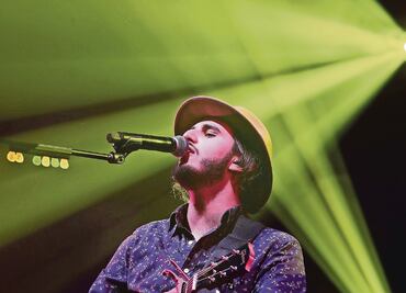 Morat regala “Besos en guerra” en concierto