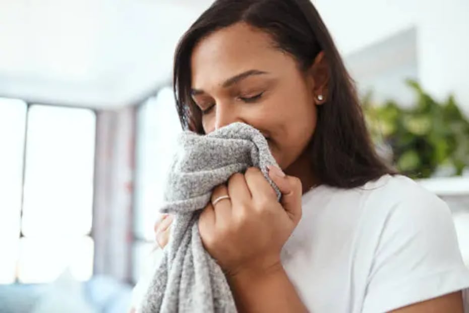 Neutralizar los malos olores de tu clóset con bicarbonato o arroz y usar bolsas aromáticas naturales son excelentes opciones. Foto: Unsplash