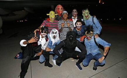 Jugadores del Barcelona se disfrazan tras victoria 