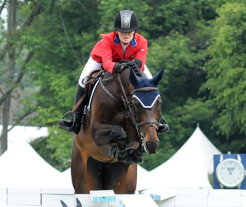 Jeniffer Gates, hija del multimillonario, ocupa el puesto 19 en la Federación Ecuestre de Estados Unidos, y no logró subir al podium de  la categoría de salto de obstáculos (EFE)