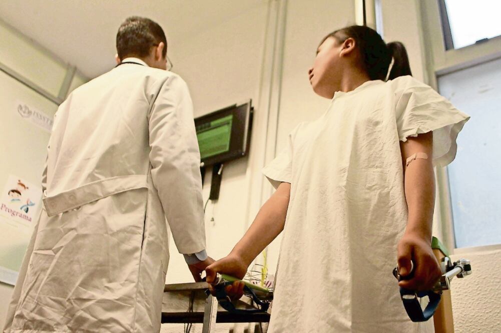 Los primeros análisis que se realizan son la toma de muestras de sangre, un estudio de proporciones y medidas del cuerpo humano y una evaluación nutricional, entre otros estudios (FERNANDO RAMÍREZ. EL UNIVERSAL)