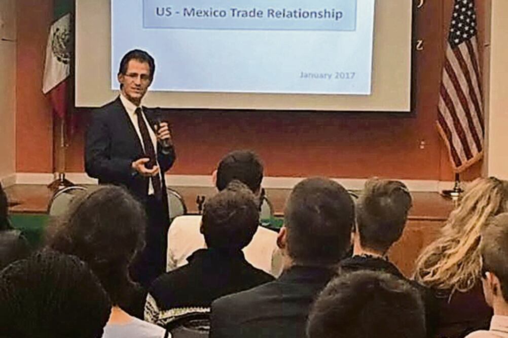 Experto. Smith Ramos es originario de la CDMX y tiene amplia trayectoria en negociaciones comerciales internacionales (TOMADA DE TWITTER @KENSMITHRAMOS)