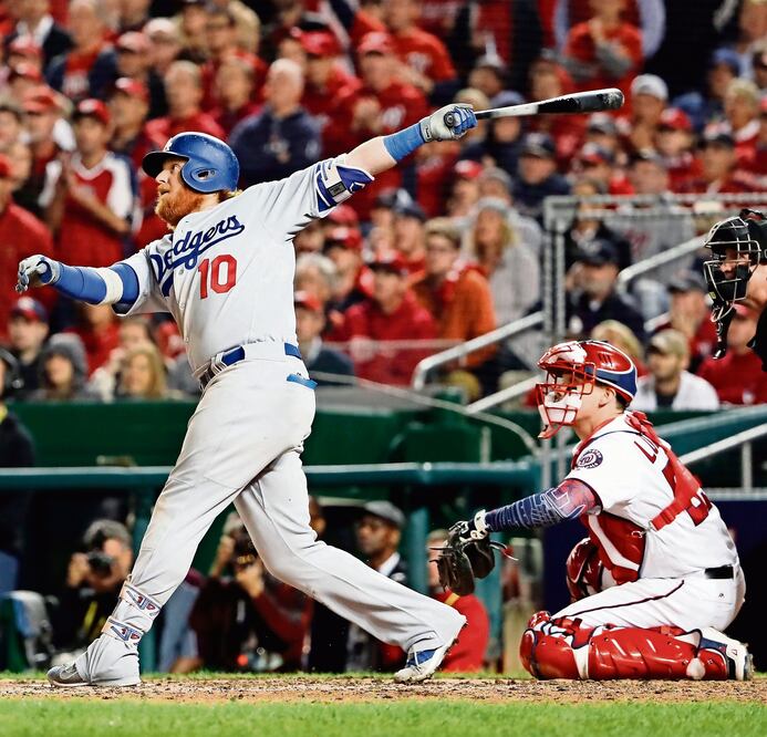 Justin Turner conectó un triple productor de dos carreras en el séptimo episodio(PABLO MARTÍNEZ MONSIVÁIS)