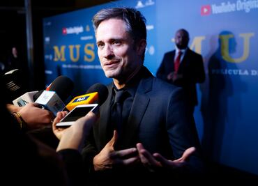 Gael García encabeza alfombra roja en Museo de Antropología