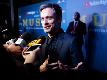 Gael García encabeza alfombra roja en Museo de Antropología