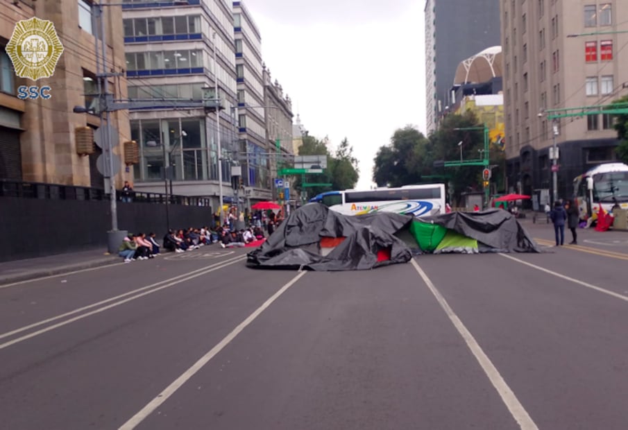 Manifestantes cierran Eje Central este 6 de septiembre. Foto: Tomada de la cuenta de X de @OVIALCDMX