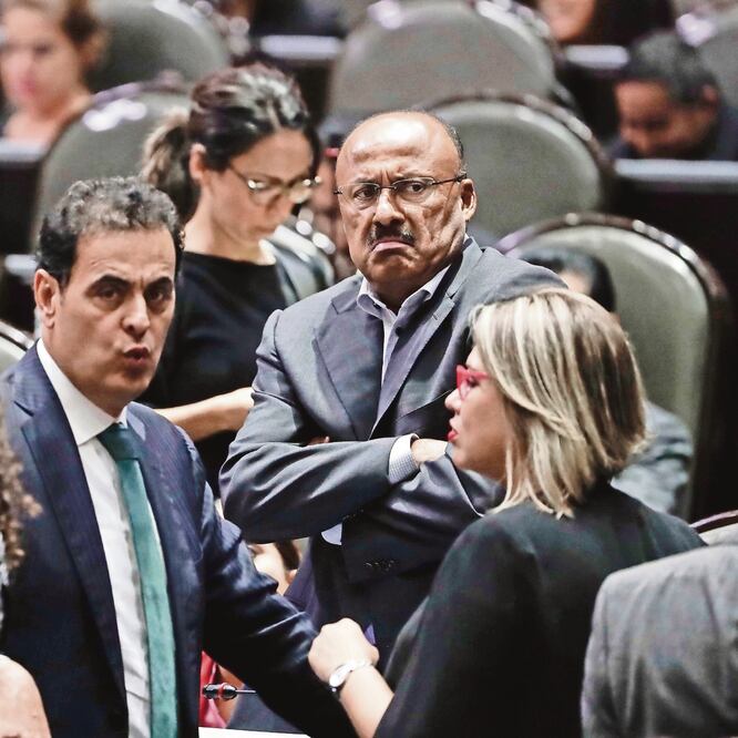 Pide deslindar la política. Aunque René Juárez se pronunció a favor de la austeridad, dijo que las razones políticas no pueden ser motivo de despidos. ARCHIVO EL UNIVERSAL