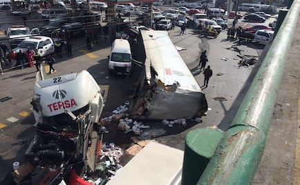 Cae tráiler de puente en Ecatepec; muere el chofer