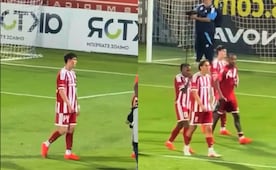 ¿Ignoran a La Hormiga González en Grecia? VIDEOS con sus compañeros del Olympiacos desatan polémica  