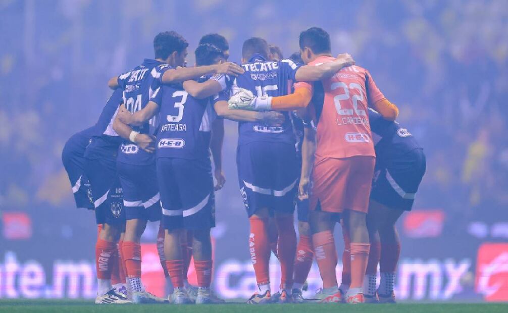 Jugadores de Rayados se reúnen previo al juego de Ida de la Final ante América. FOTO: Imago7