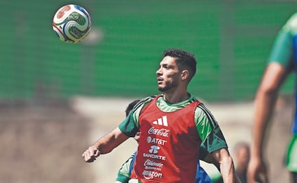 Enrique Borja respalda a Raúl Jiménez: Debe ser el titular