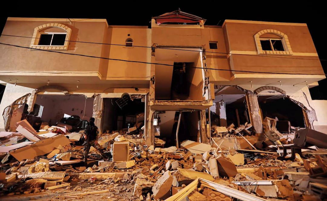 Edificio dañado de un comandante de la Yihad Islámica, tras ataques aéreos israelíes. Foto: AP