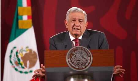 “No me meto en eso”: AMLO ante división de Morena en el Senado 