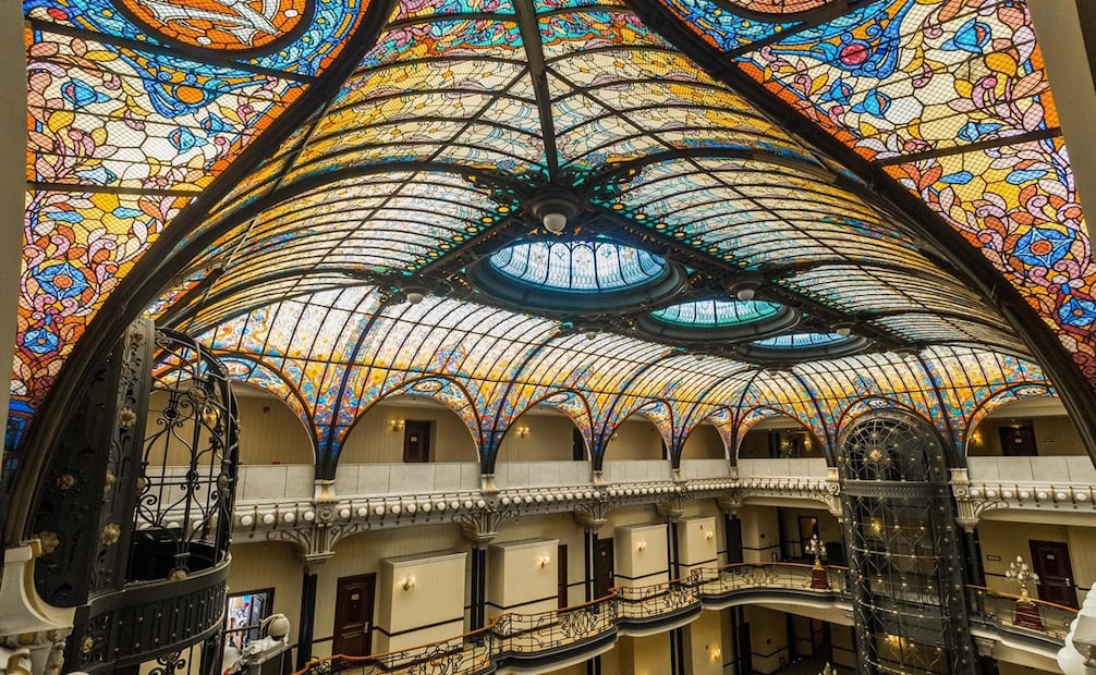 El Gran Hotel conserva su imponente vitral Tiffany de 1908, obra del francés Jacques Grüber. Foto: Facebook Gran Hotel Ciudad de México