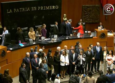 Rinden protesta nuevos cónsules en el Congreso; Lilly Téllez cuestiona nombramiento del exdirector del Insabi